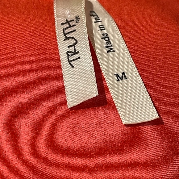 Beautiful Orange Sleeveless High/Low Dress. Size Medium - Picture 4 of 4